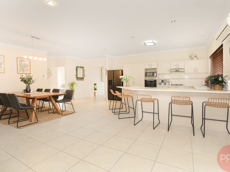 12 Pinnacle Close BOLWARRA HEIGHTS 2
