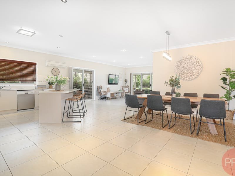 12 Pinnacle Close BOLWARRA HEIGHTS 4