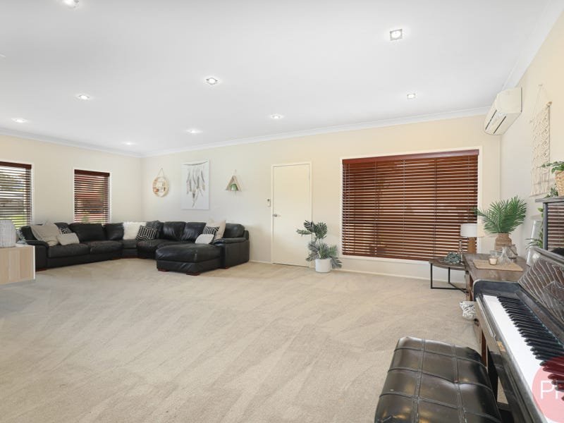 12 Pinnacle Close BOLWARRA HEIGHTS 9