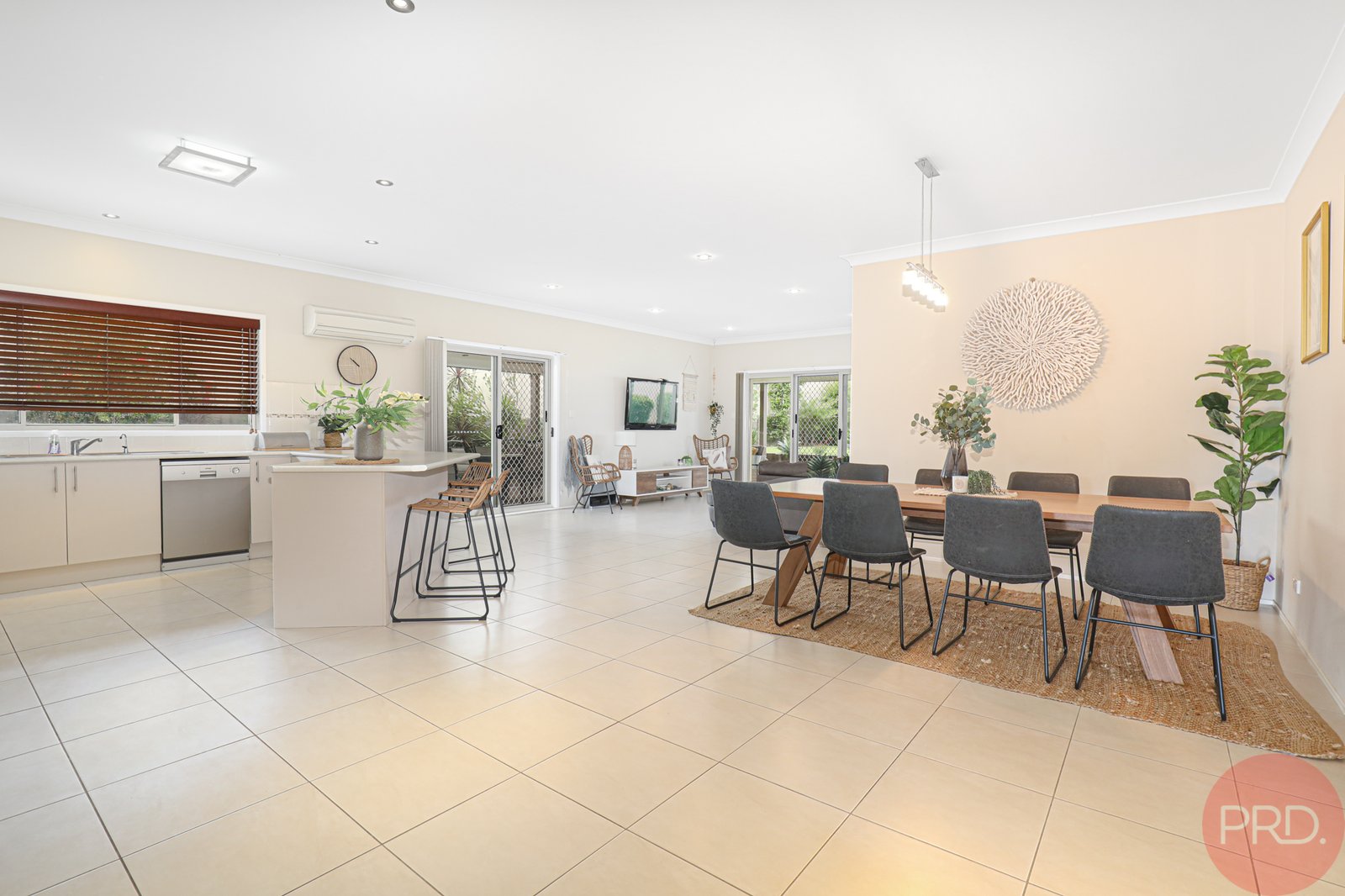 12 Pinnacle Close BOLWARRA HEIGHTS 4