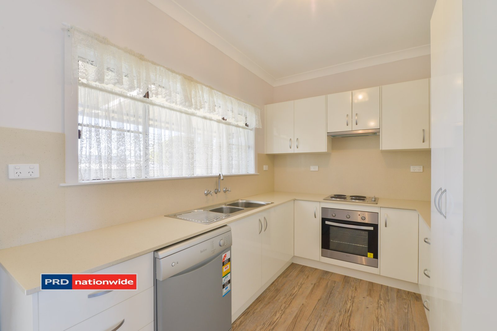 12 Preston Avenue TAMWORTH 4
