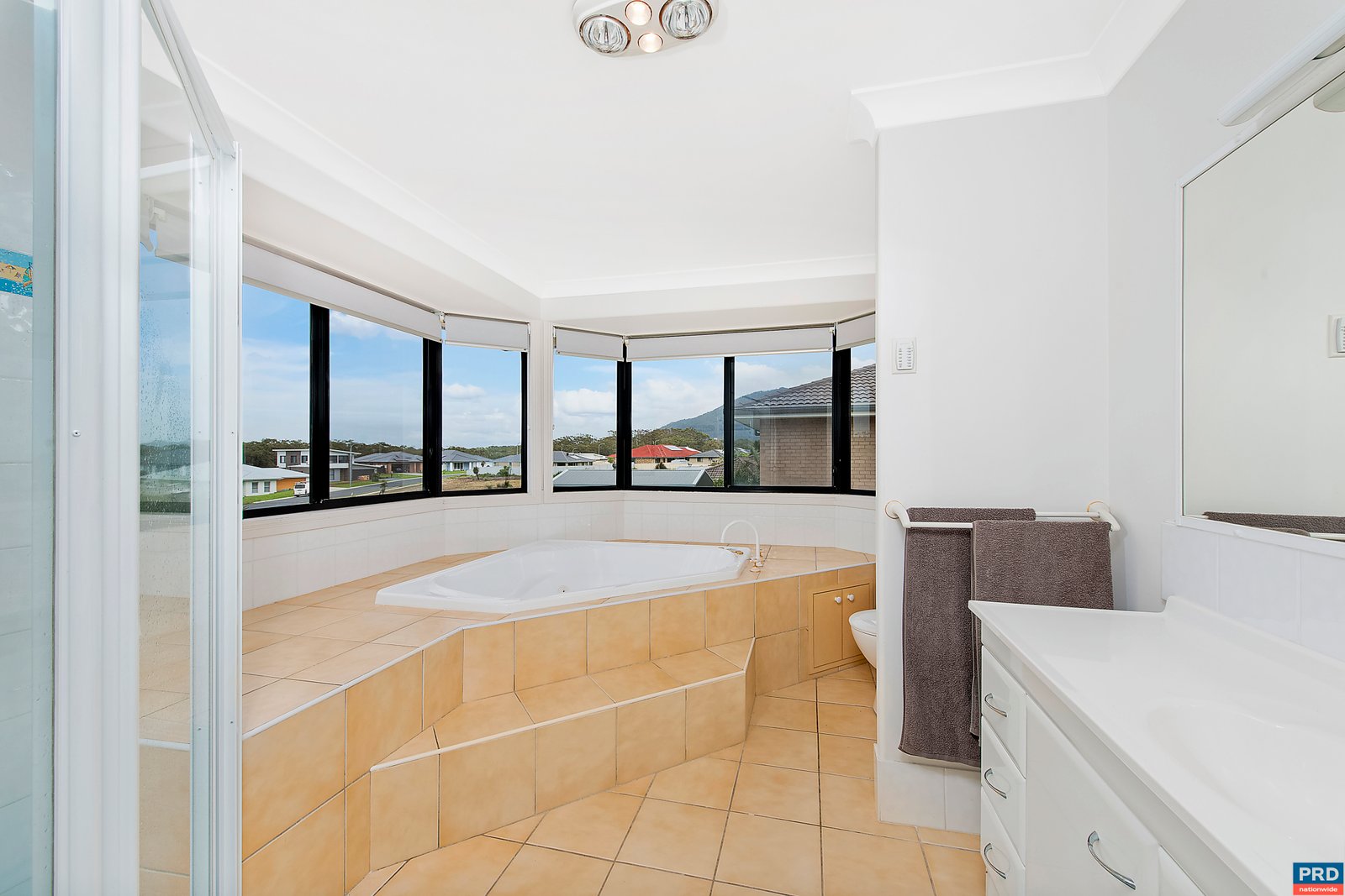 12 Prince of  Wales Drive DUNBOGAN 2