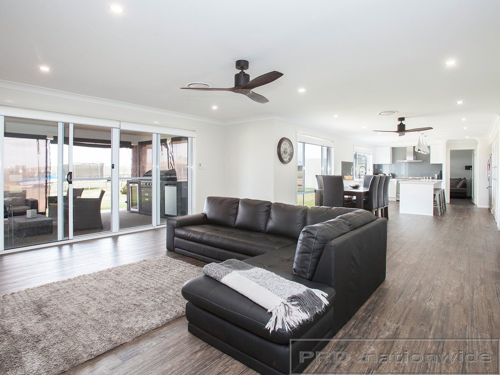 12 Pyrus Avenue BRANXTON 4