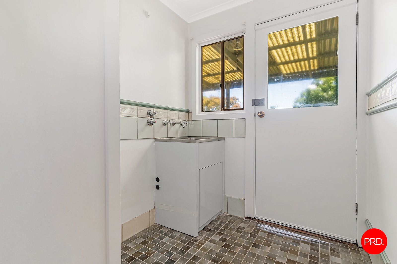 12 Railway Terrace KANGAROO FLAT 13