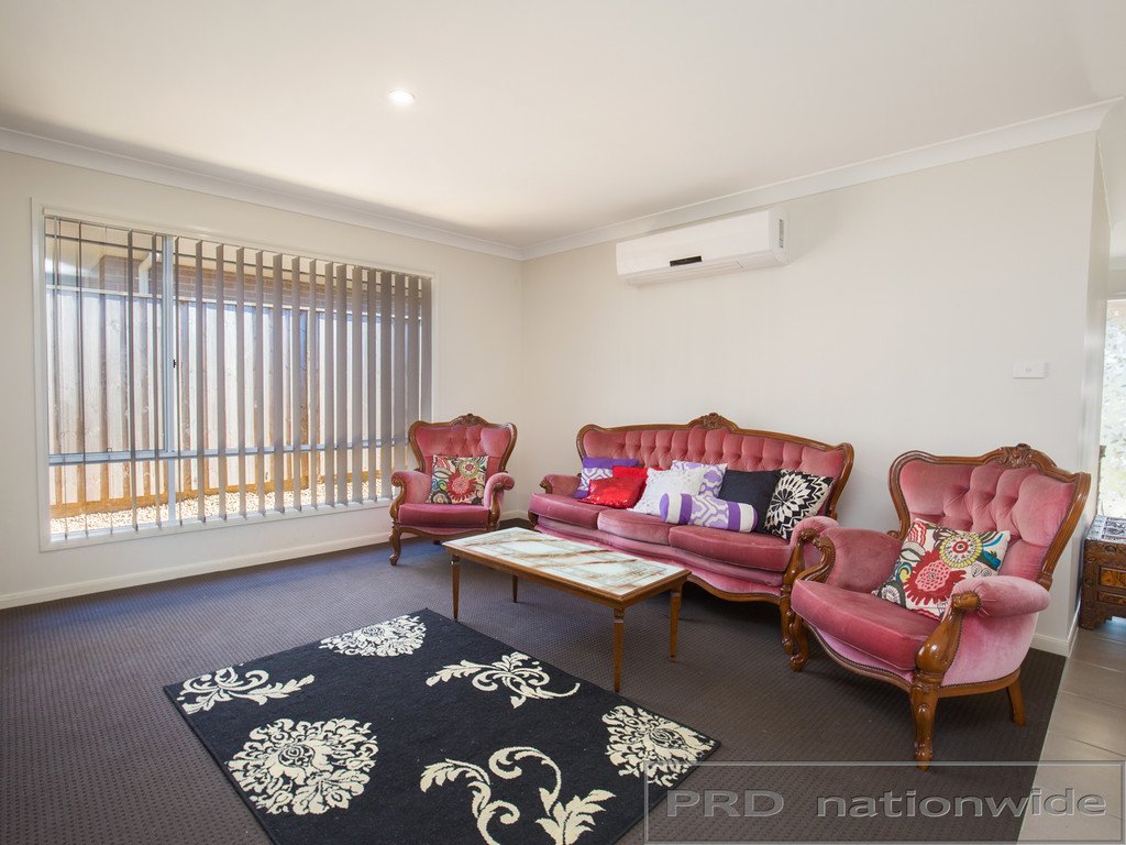 12 Redgum Circuit ABERGLASSLYN 2