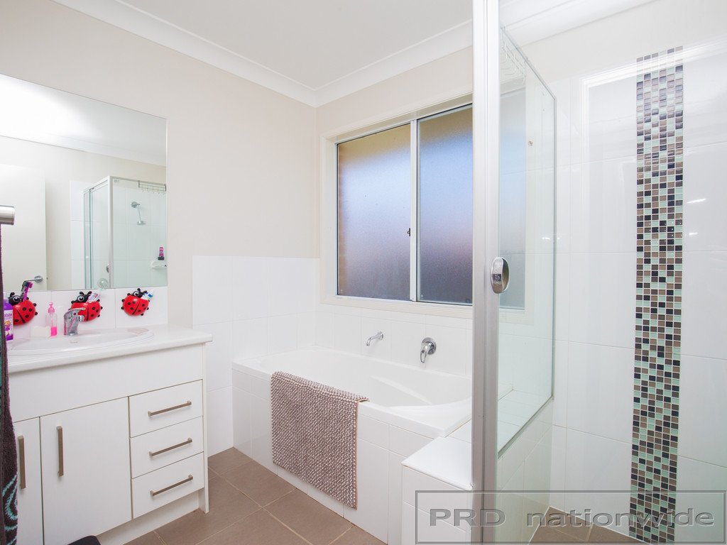 12 Redgum Circuit ABERGLASSLYN 9