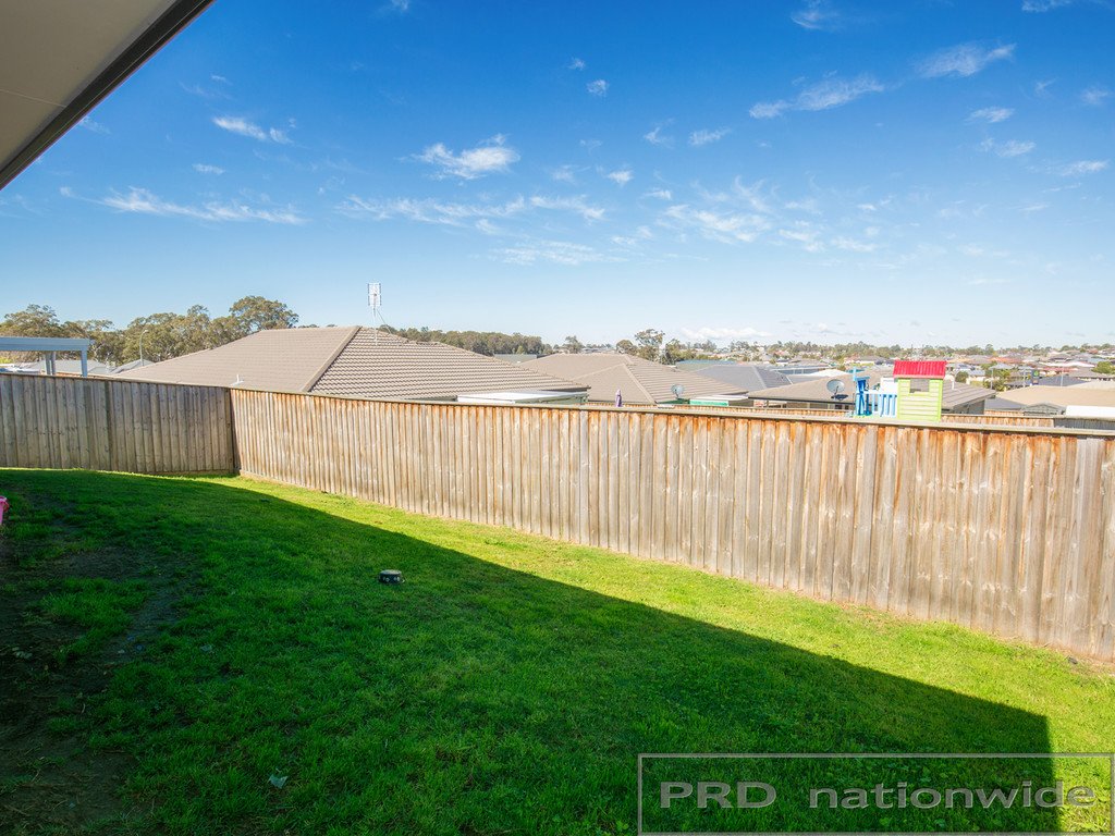 12 Redgum Circuit ABERGLASSLYN 11