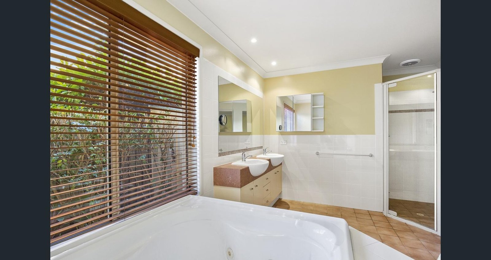 12 Riverwood Drive ASHMORE 8