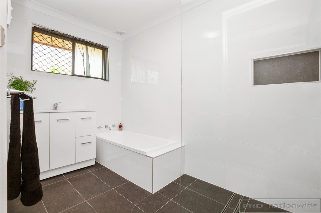 12 Robert Street TENAMBIT 17