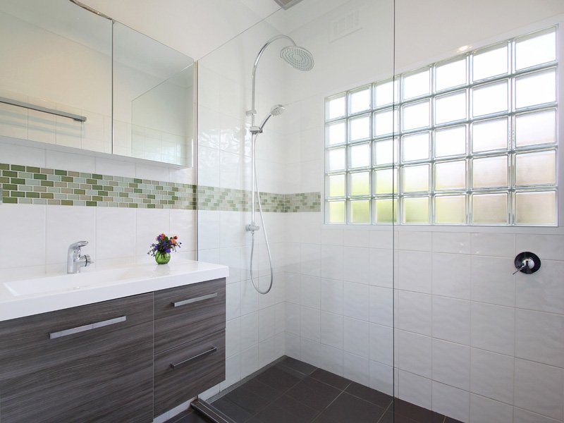 Gallery: 12 Samarinda Avenue