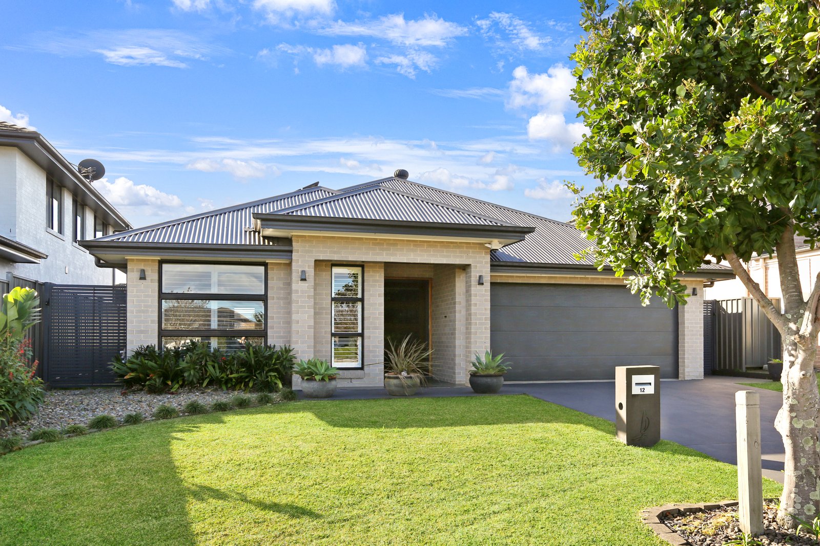 12 Sandy Bay Avenue HAYWARDS BAY 2