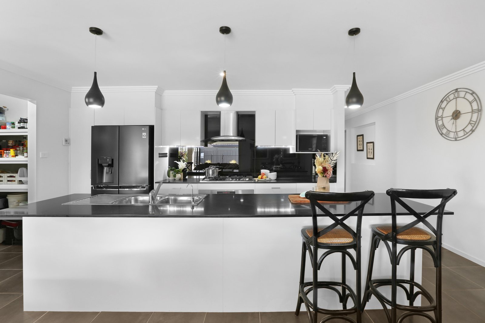 12 Sandy Bay Avenue HAYWARDS BAY 3