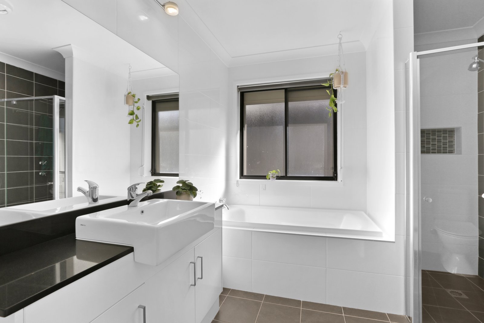 12 Sandy Bay Avenue HAYWARDS BAY 6