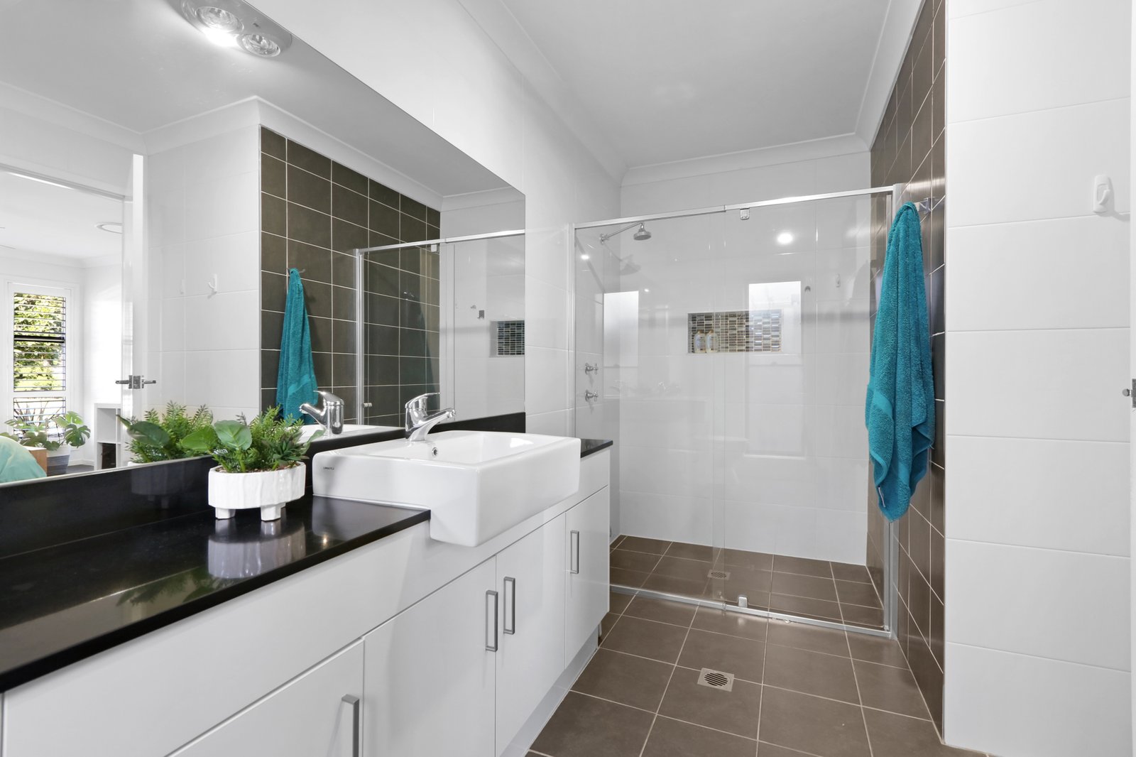 12 Sandy Bay Avenue HAYWARDS BAY 9