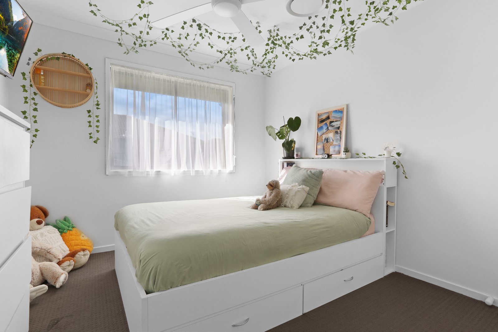 12 Sandy Bay Avenue HAYWARDS BAY 10