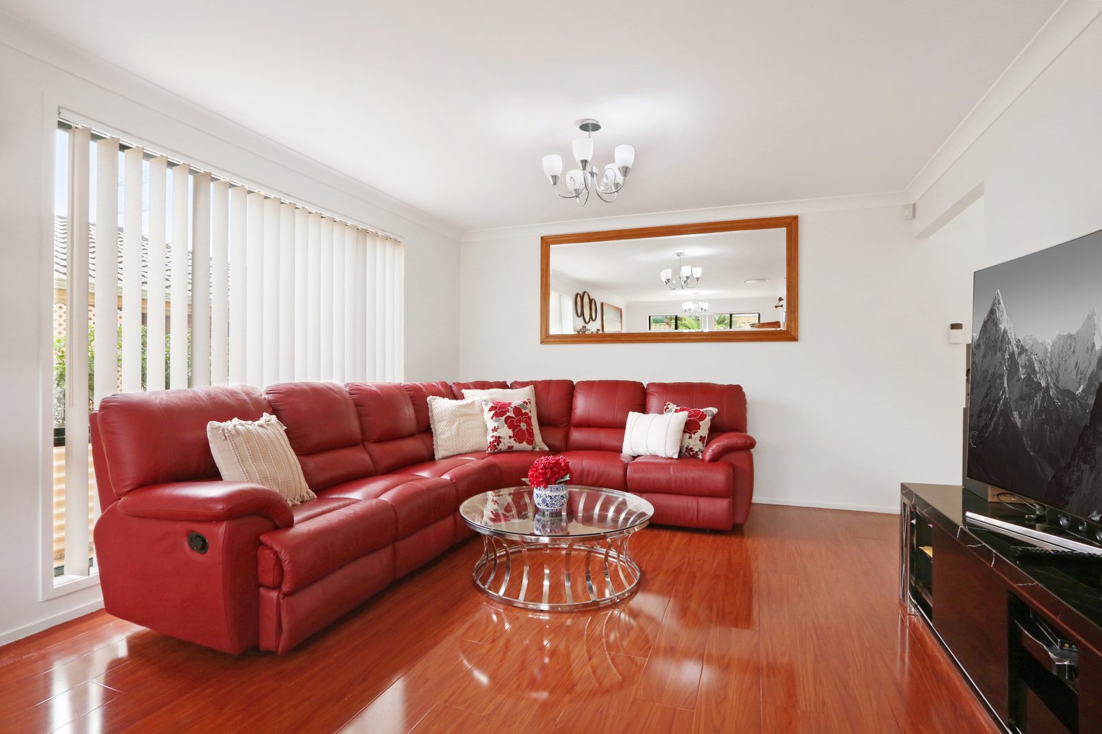 12 Selwyn Grove HORSLEY 4