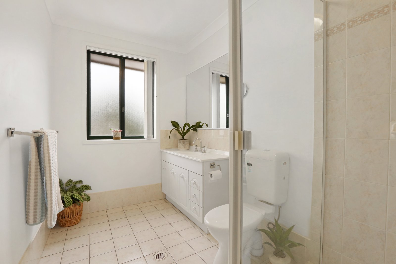 12 Selwyn Grove HORSLEY 7