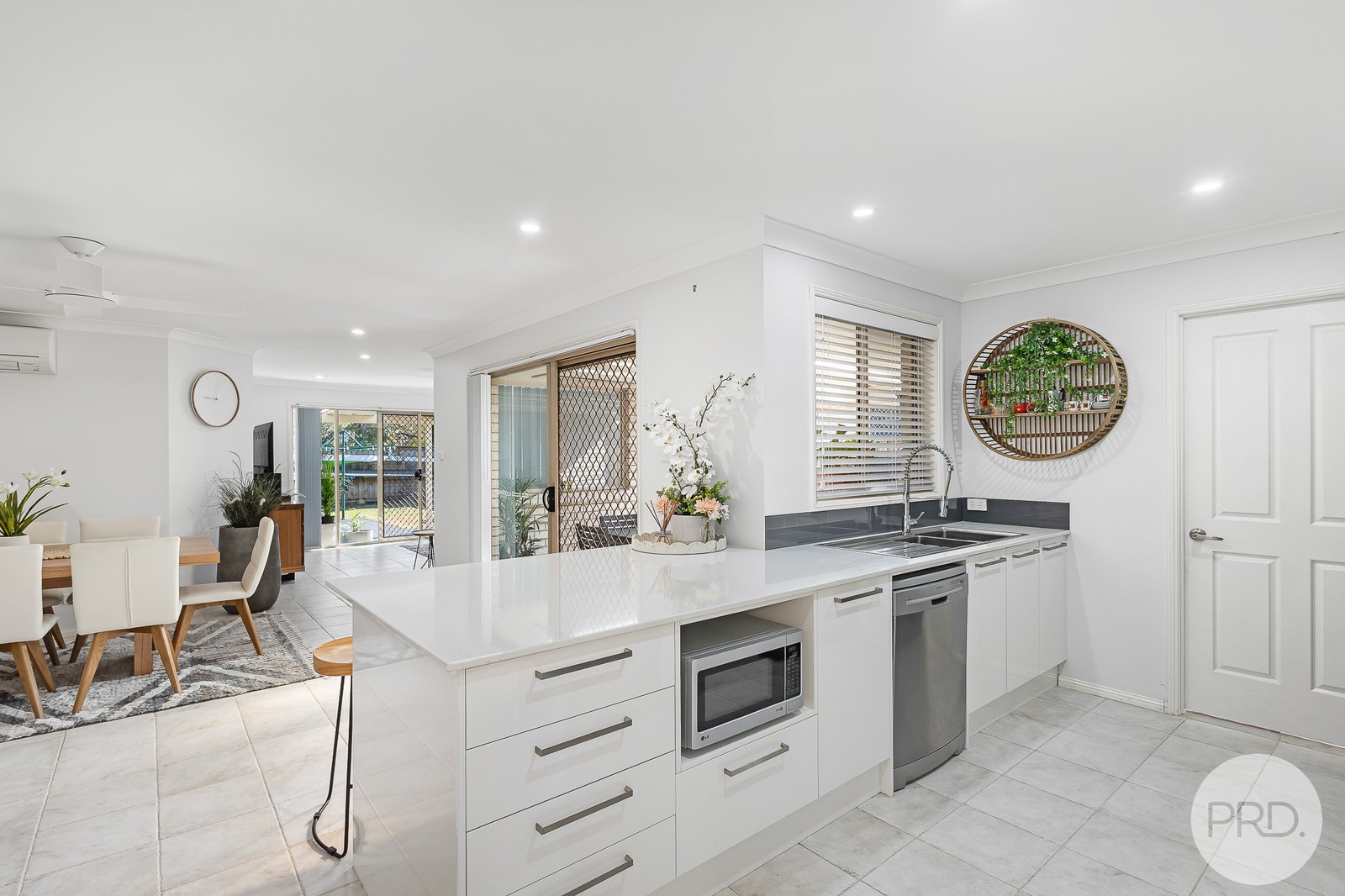 12 Settlers Way TEA GARDENS 2