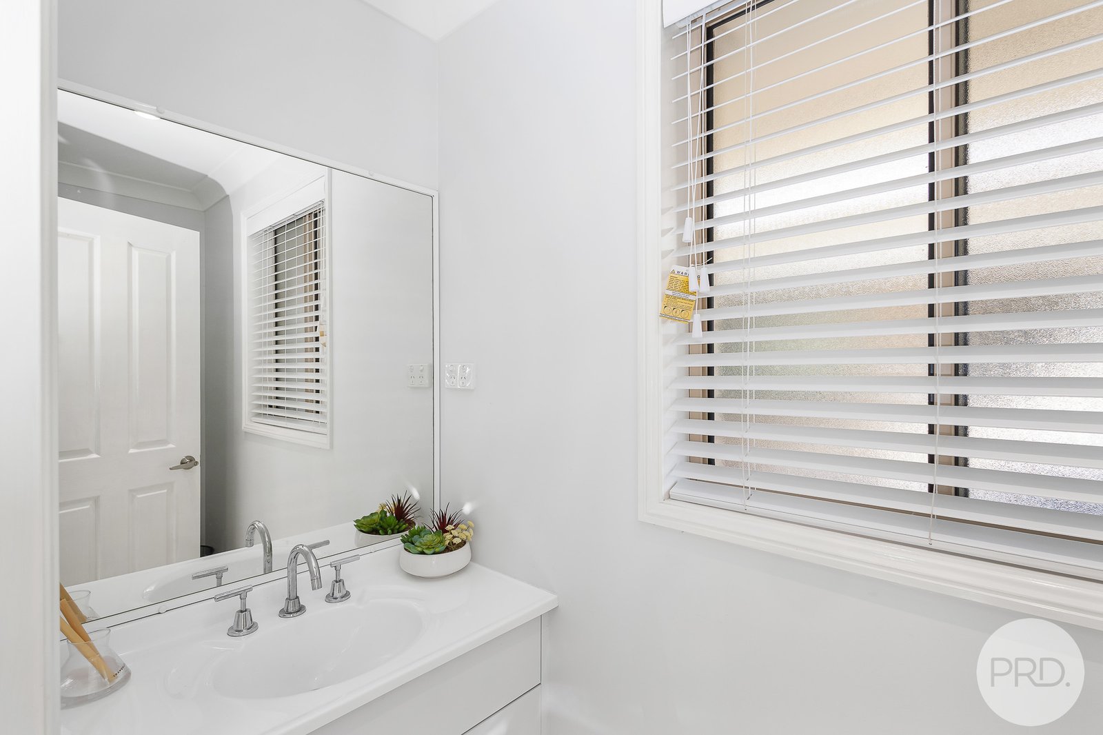 12 Settlers Way TEA GARDENS 16