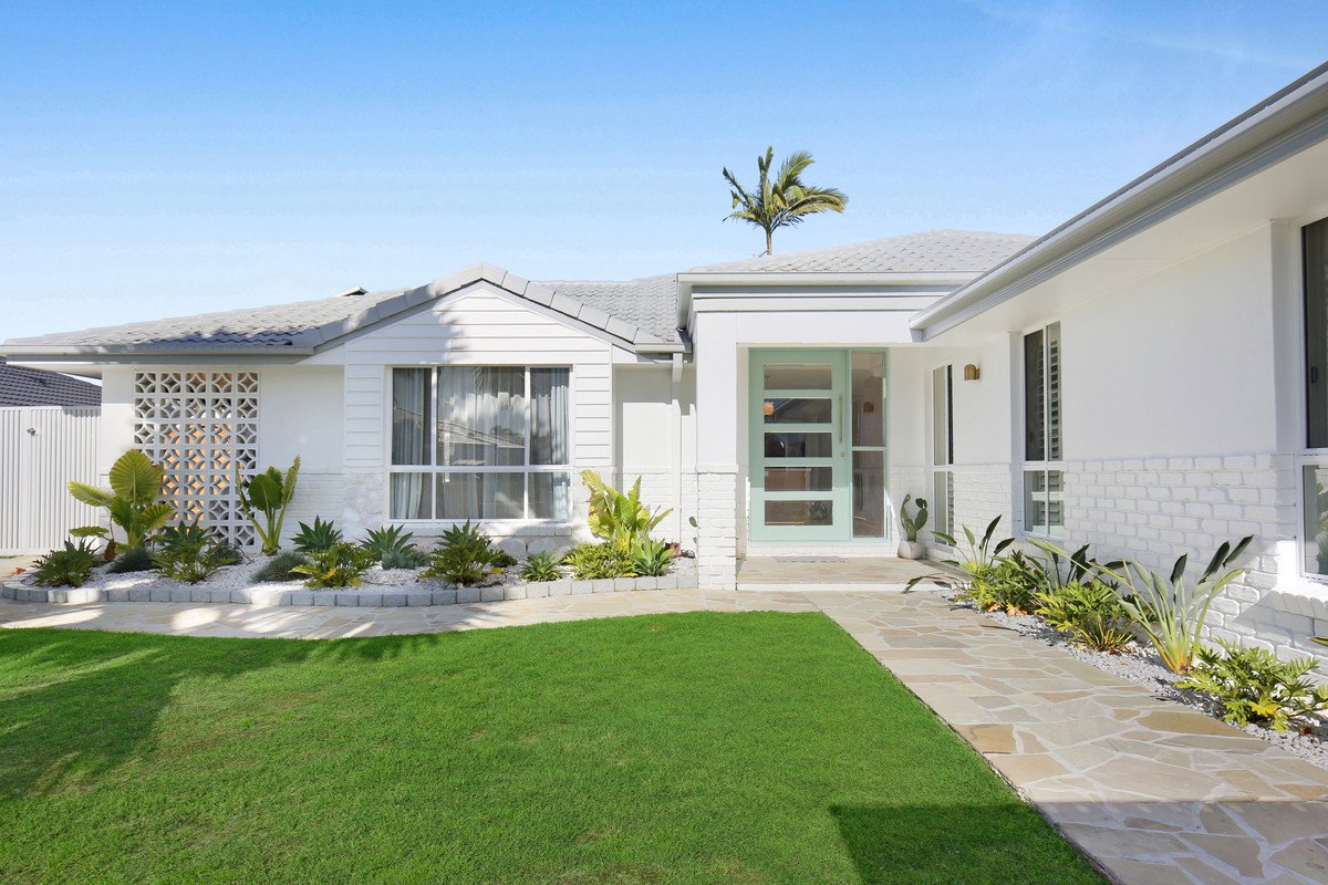 12 Sitella Crescent BURLEIGH WATERS 2