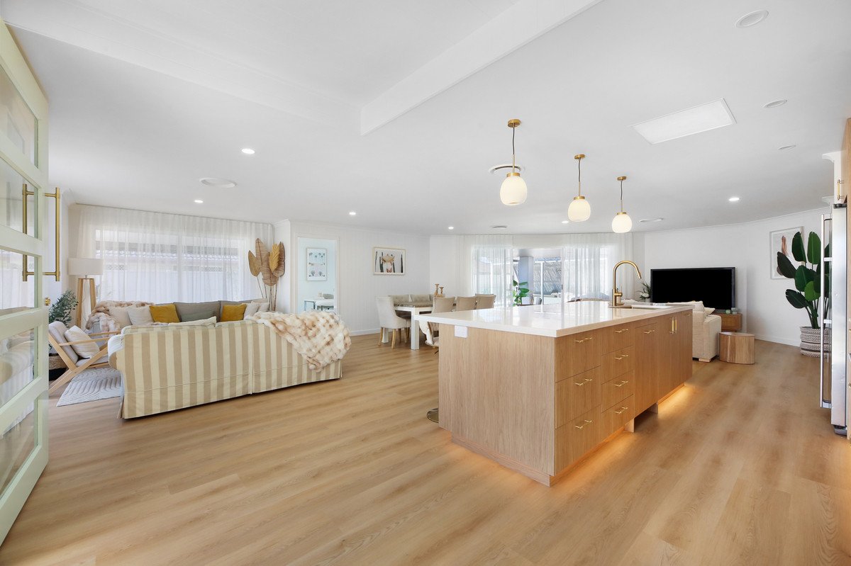12 Sitella Crescent BURLEIGH WATERS 6