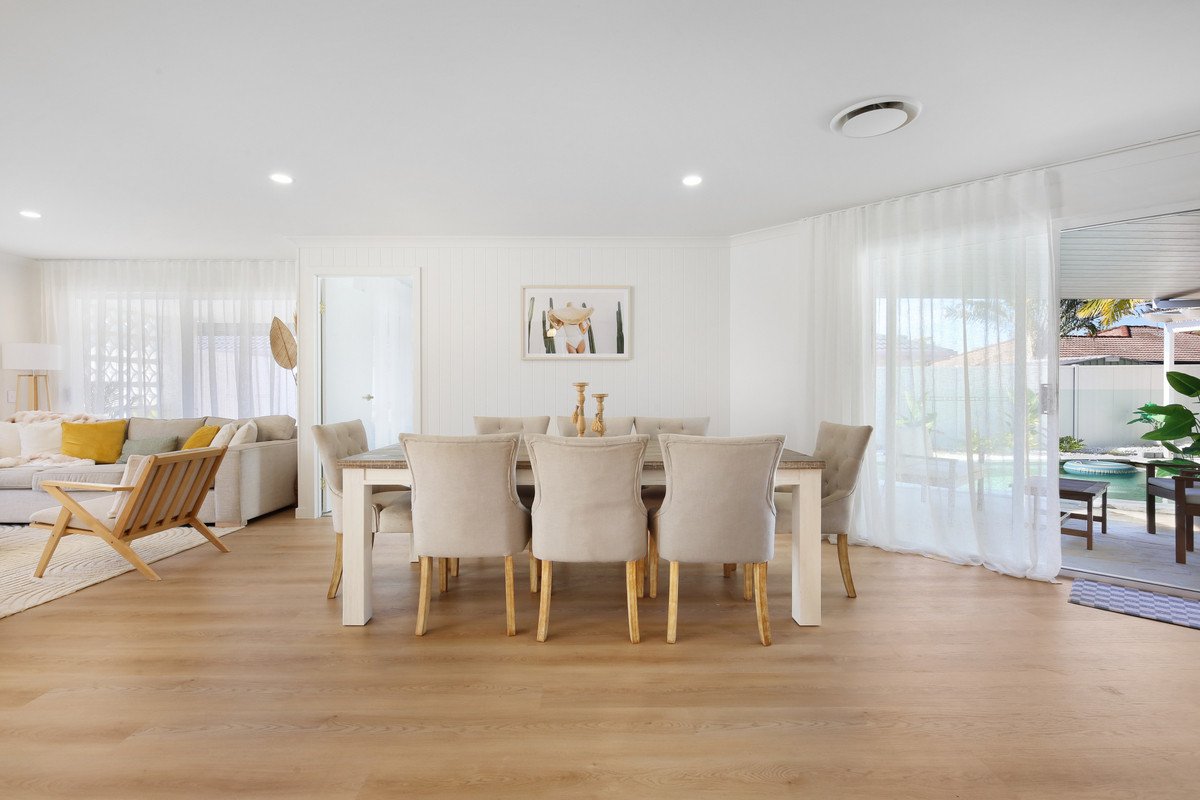 12 Sitella Crescent BURLEIGH WATERS 8