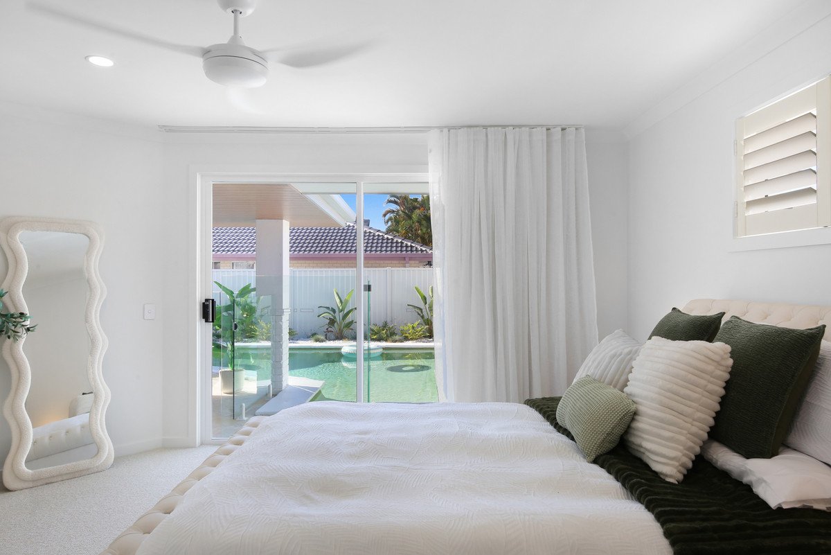 12 Sitella Crescent BURLEIGH WATERS 10