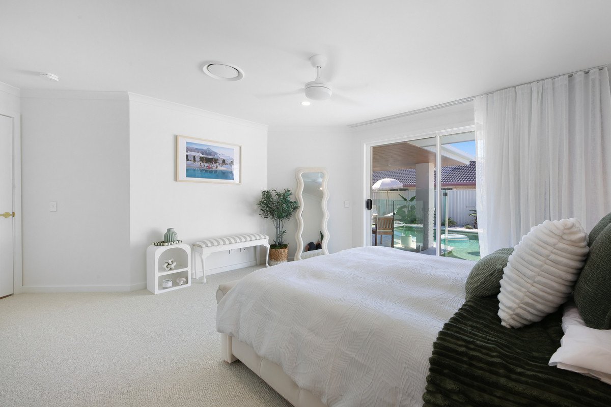 12 Sitella Crescent BURLEIGH WATERS 17