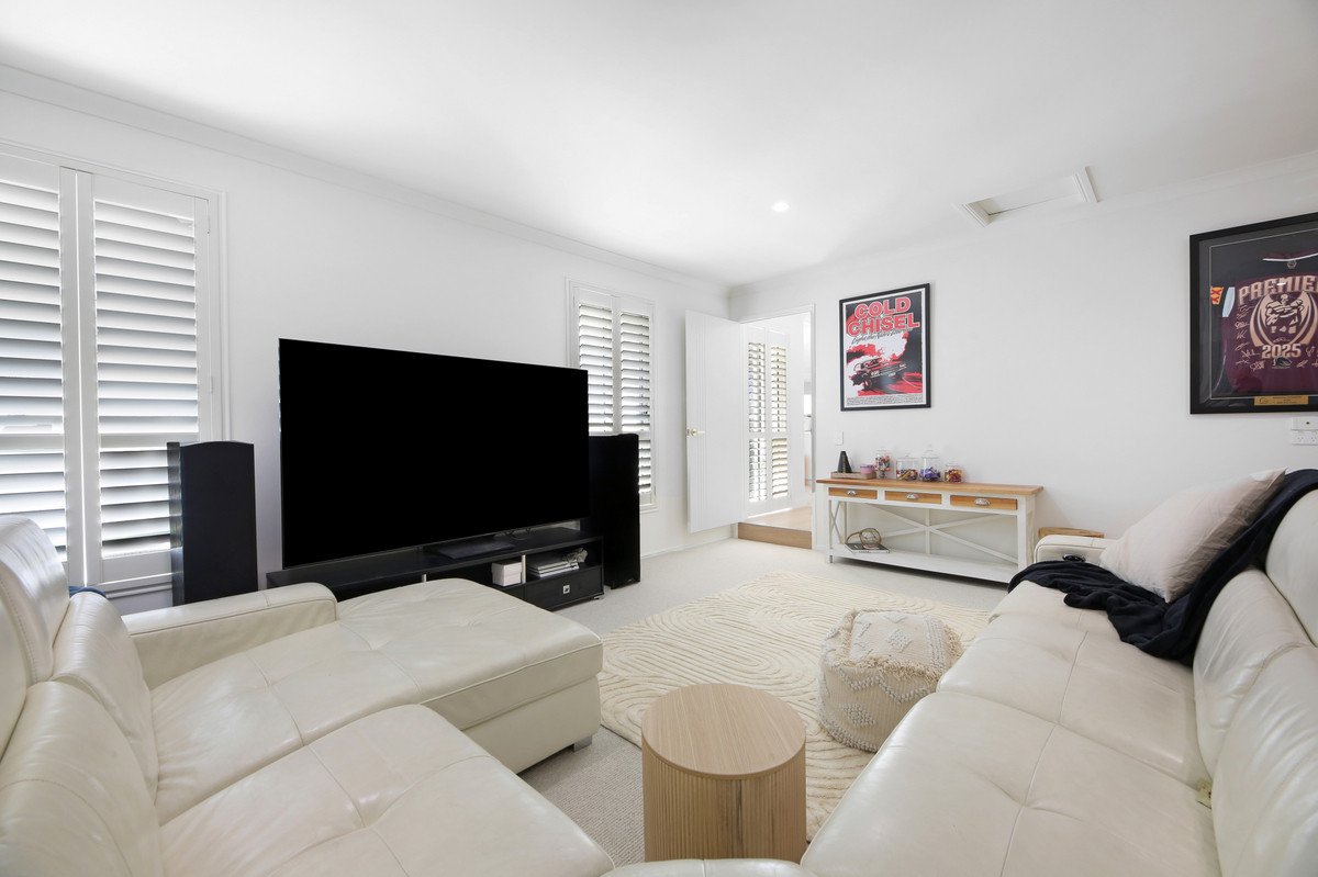 12 Sitella Crescent BURLEIGH WATERS 23