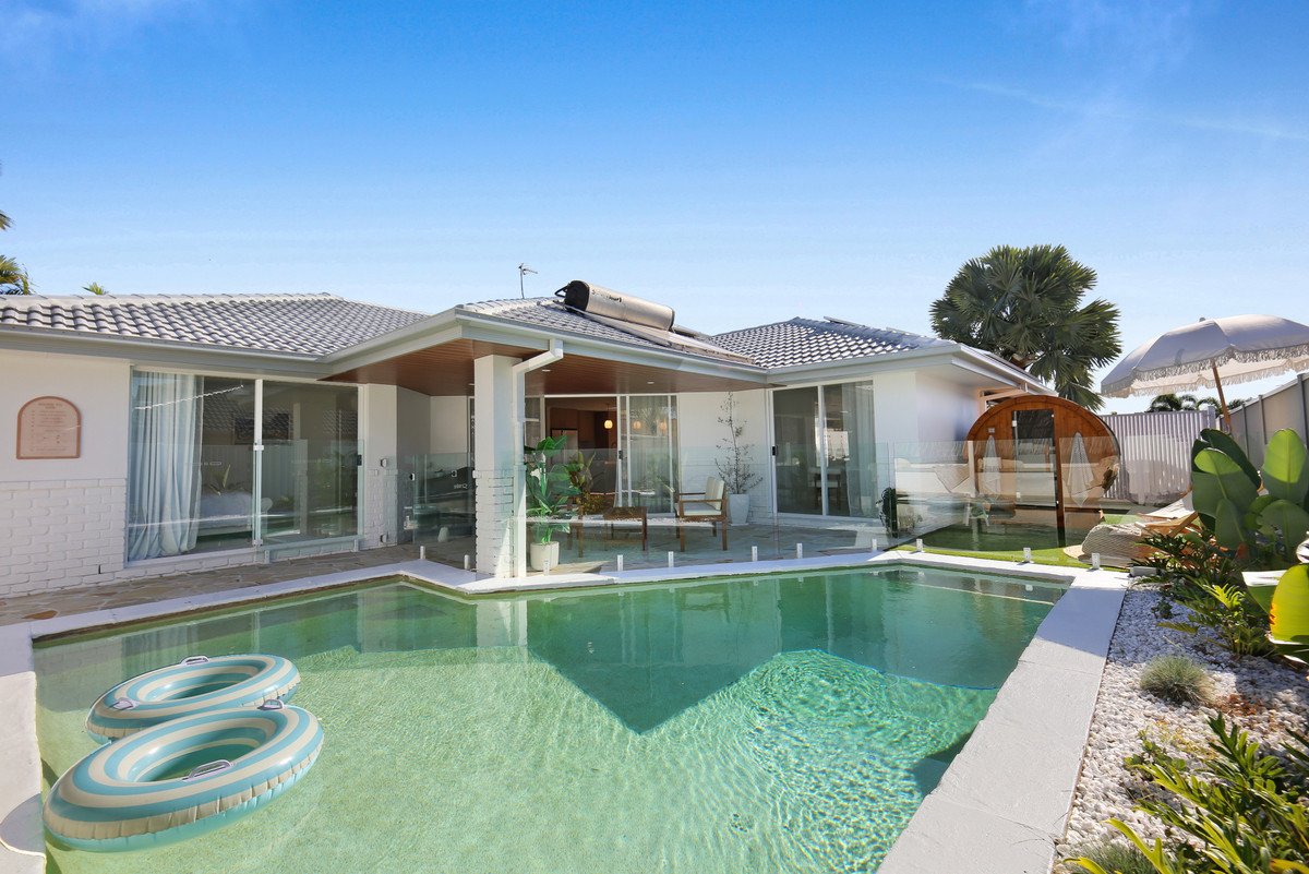 12 Sitella Crescent BURLEIGH WATERS 27