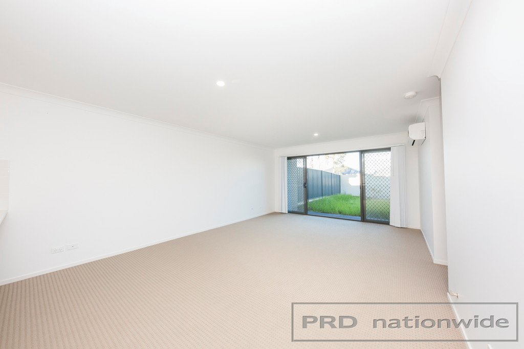 12 Skylark Avenue THORNTON 5