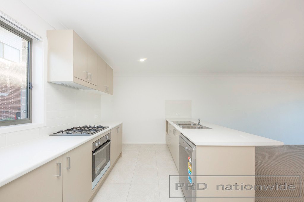 12 Skylark Avenue THORNTON 8