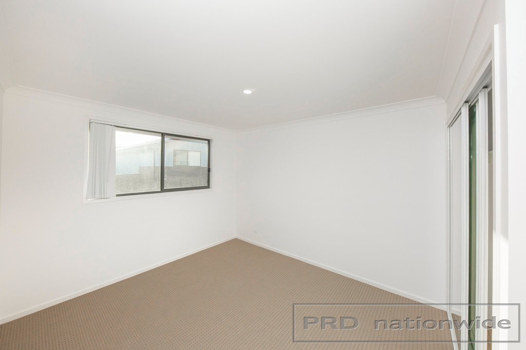 12 Skylark Avenue THORNTON 9