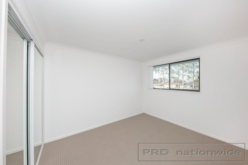 12 Skylark Avenue THORNTON 11