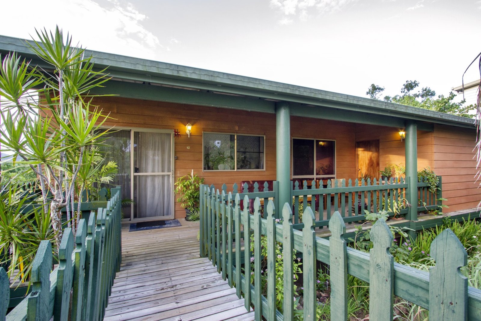 12 South Molle Blvd  CANNONVALE 15