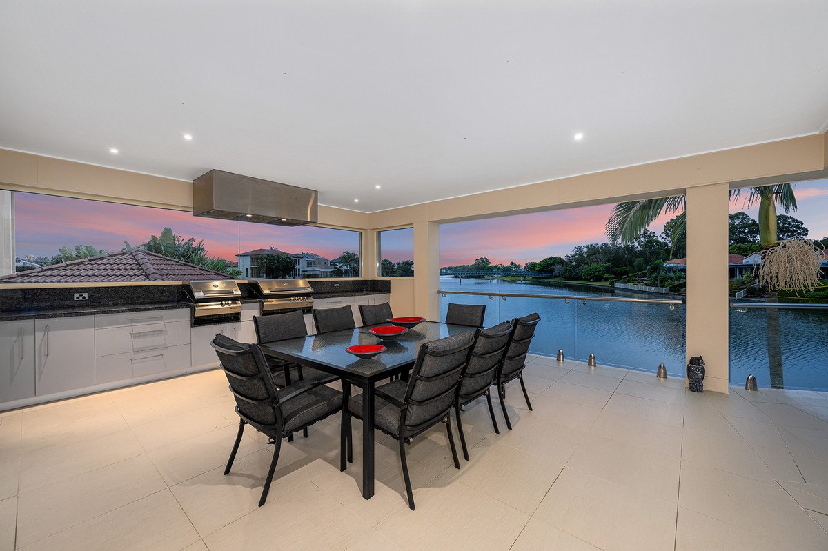 12 St Helens Court Burleigh Waters 3