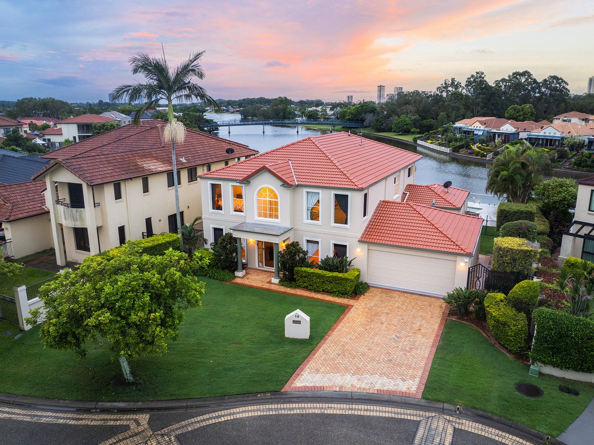 12 St Helens Court Burleigh Waters 4