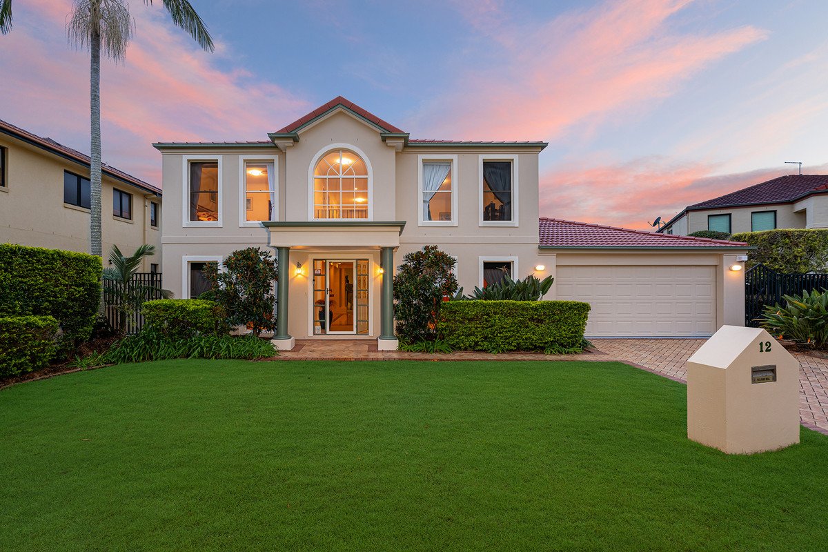 12 St Helens Court Burleigh Waters 5