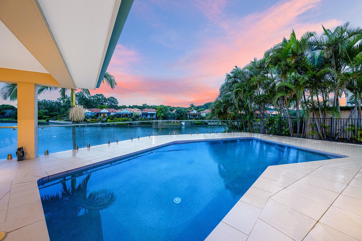 12 St Helens Court Burleigh Waters 7