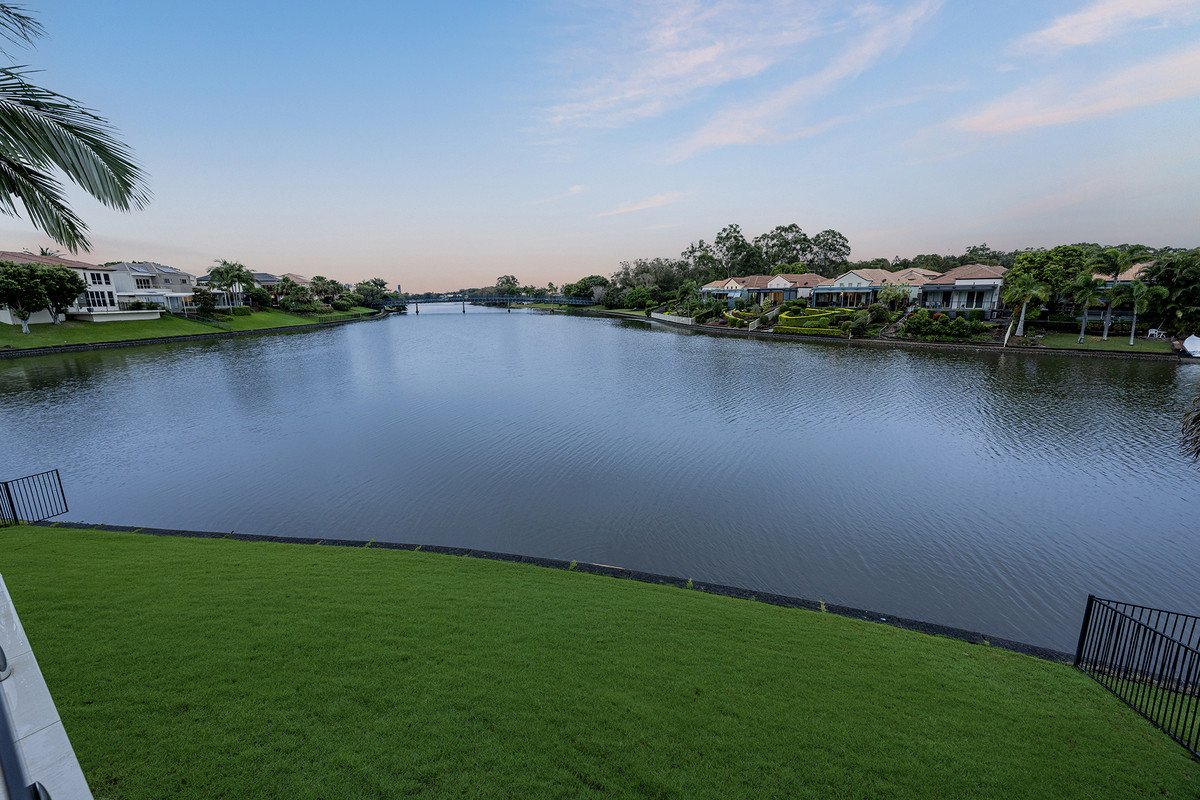 12 St Helens Court Burleigh Waters 8