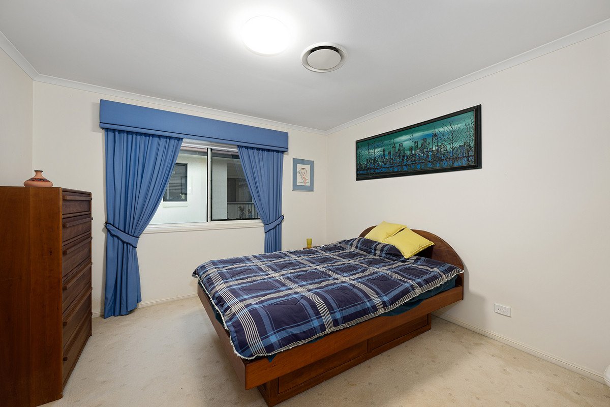 12 St Helens Court Burleigh Waters 21