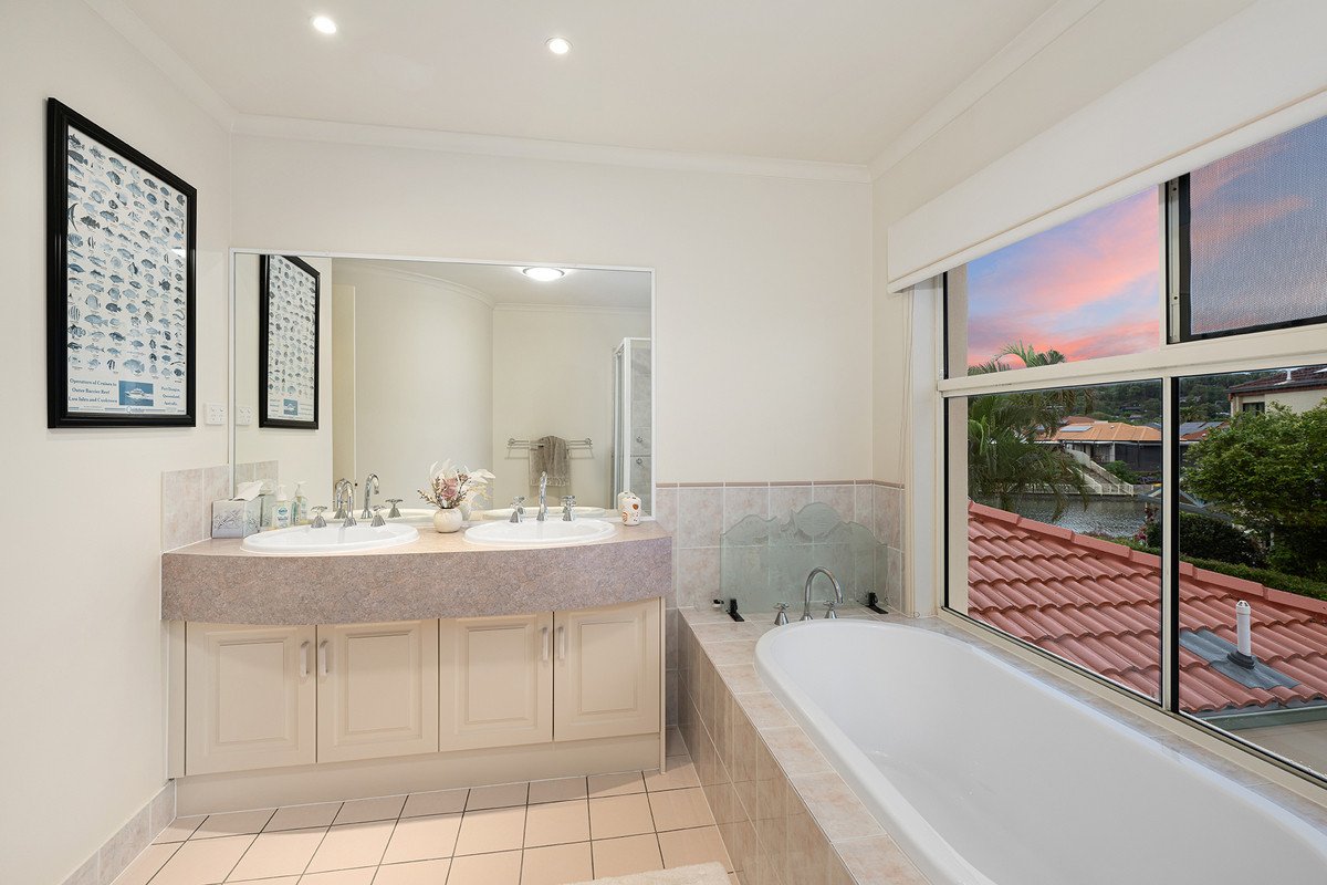 12 St Helens Court Burleigh Waters 22