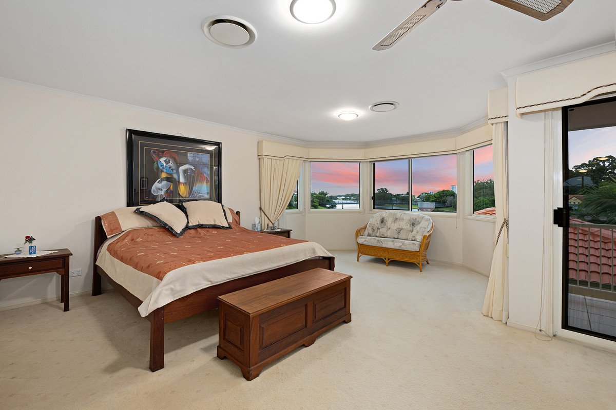 12 St Helens Court Burleigh Waters 25