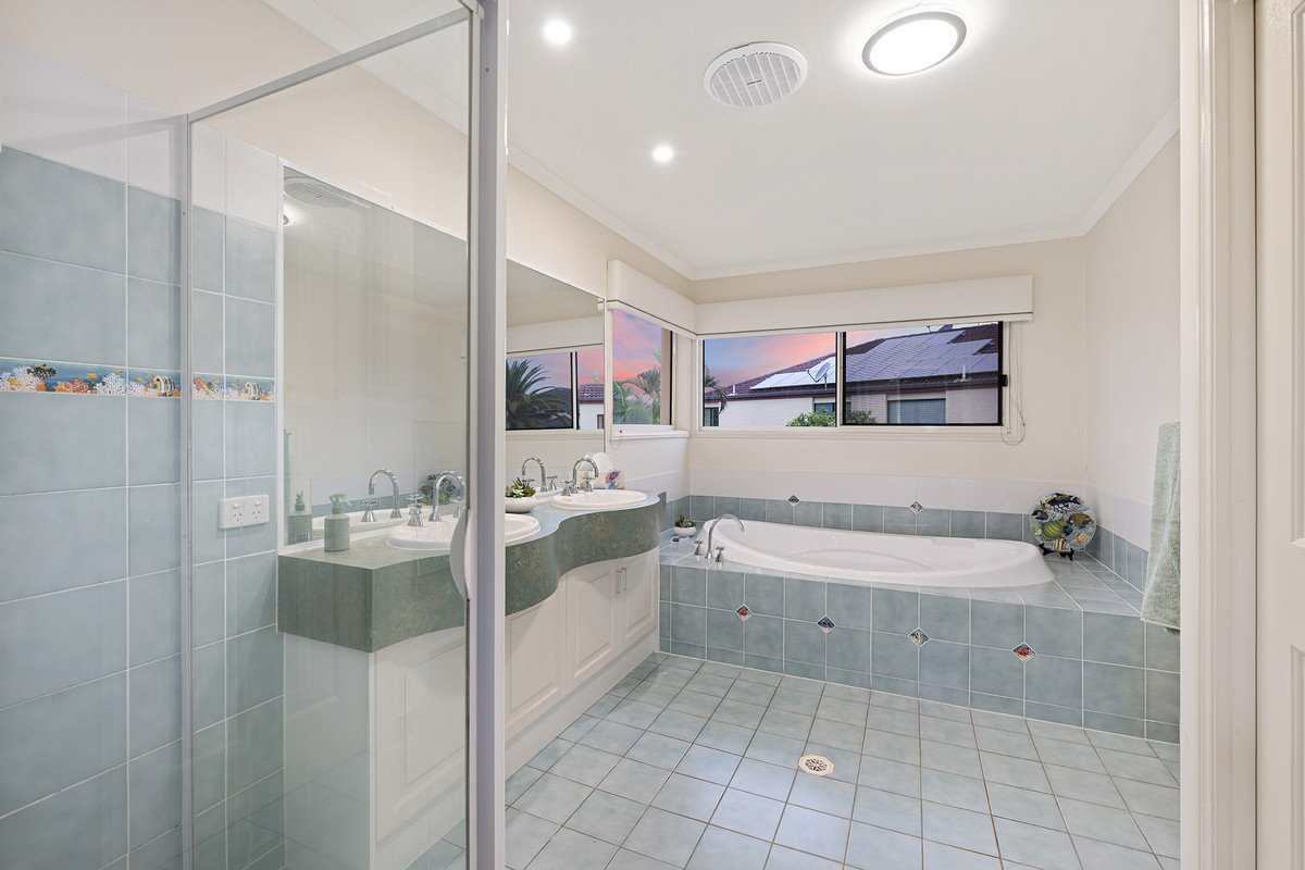 12 St Helens Court Burleigh Waters 26