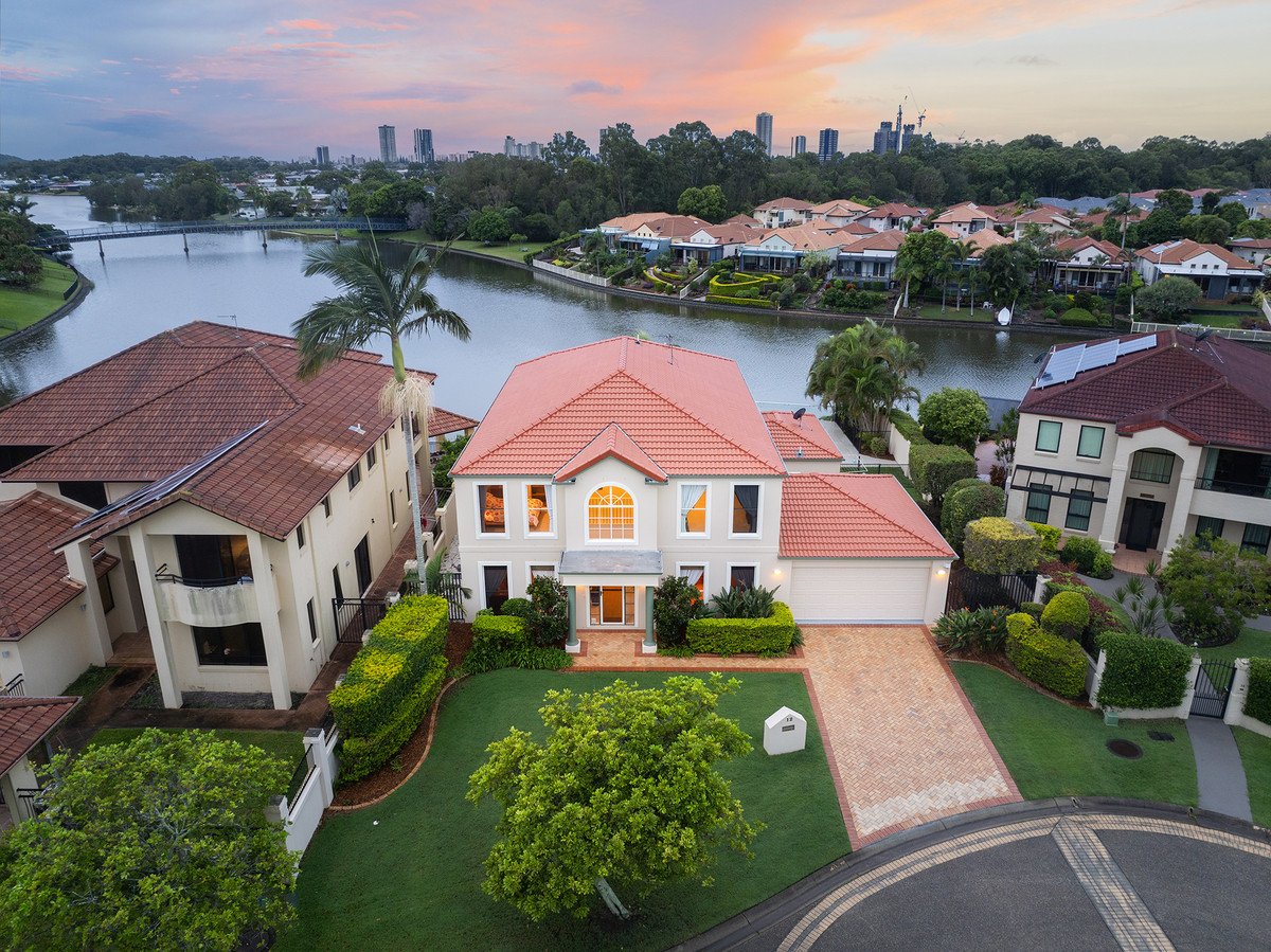 12 St Helens Court Burleigh Waters 31