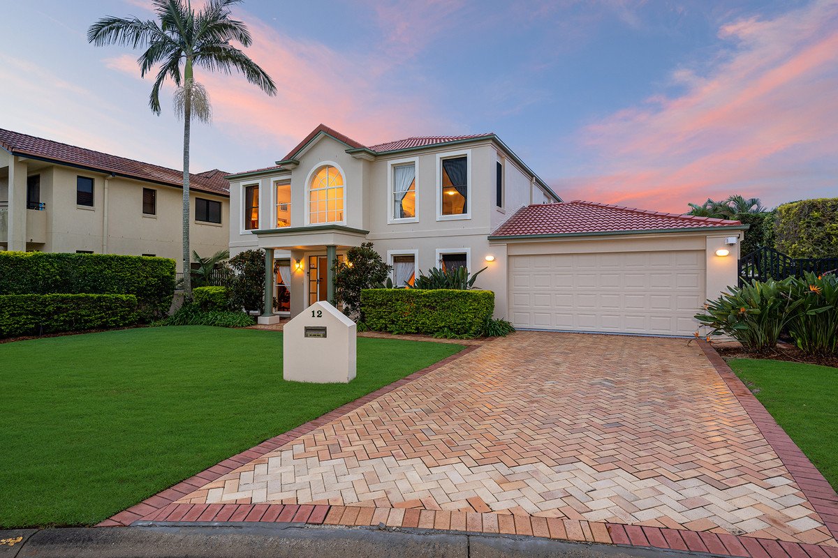 12 St Helens Court Burleigh Waters 32