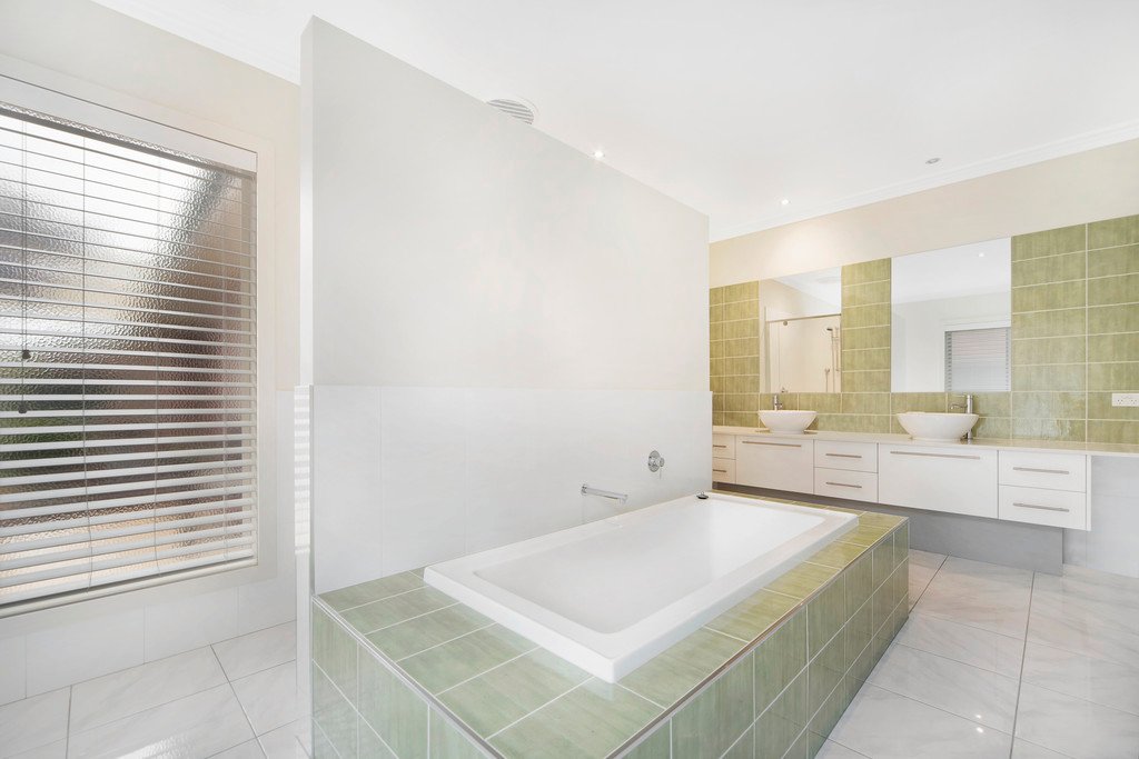 12 St Leger Close NEWINGTON 9