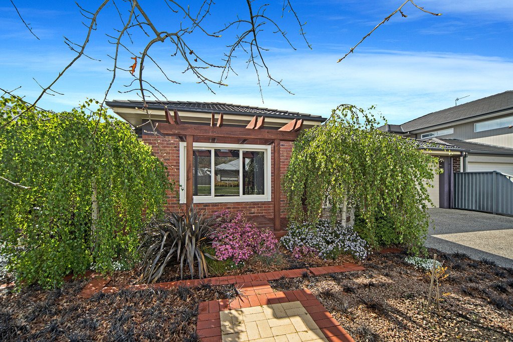 12 St Leger Close NEWINGTON 17