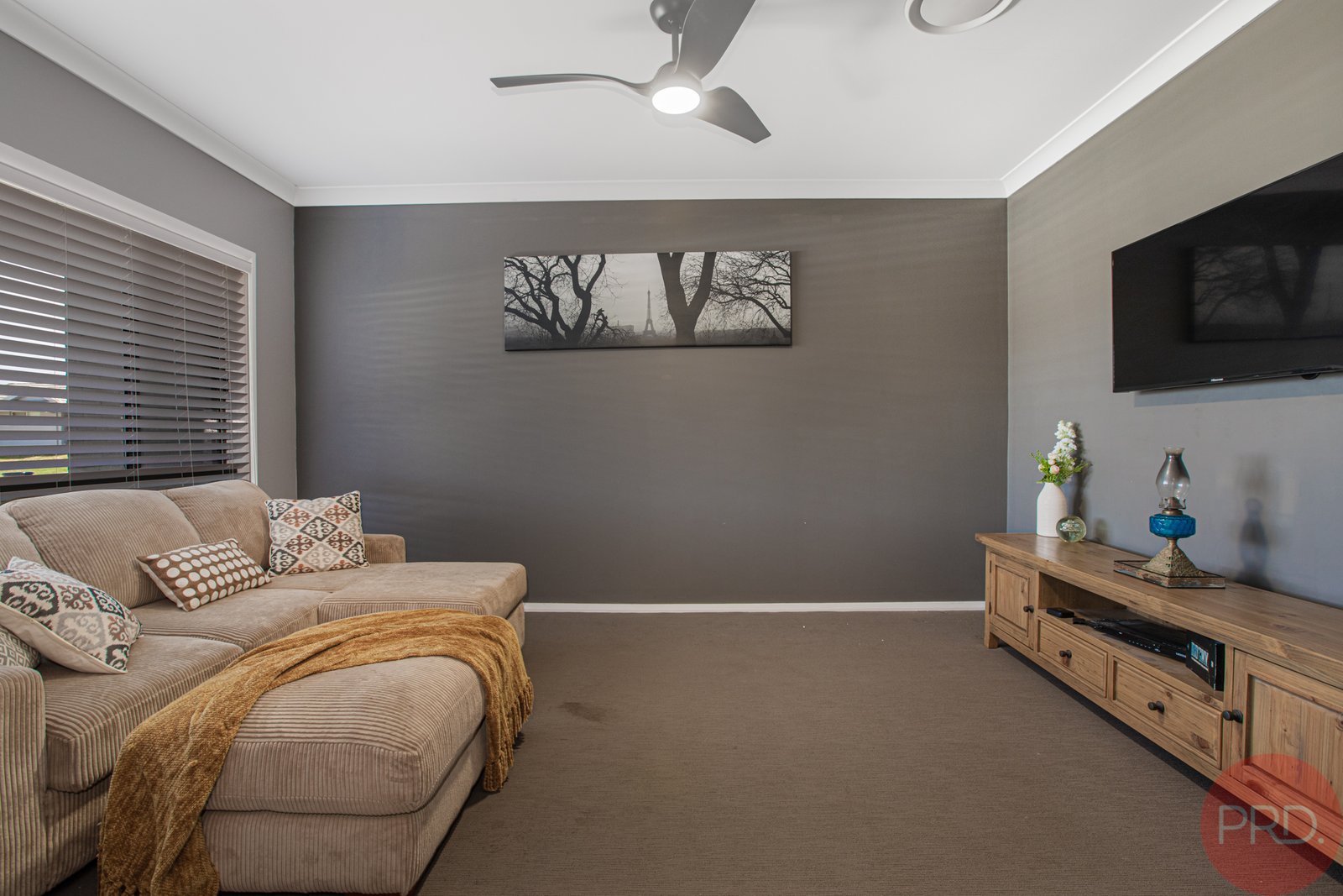 12 Stayard Drive LARGS 2