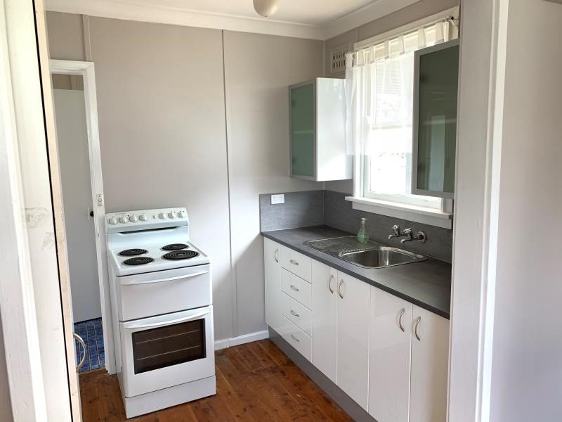 12 Stewart Avenue TAMWORTH 2